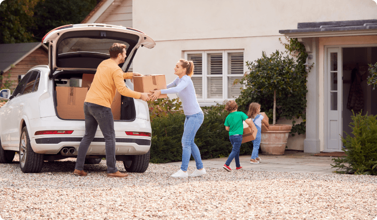 Family unpacking a car